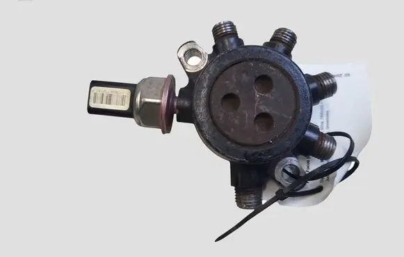 Ford Focus Fuel distributor 4M5Q9D280DA 55PP0202