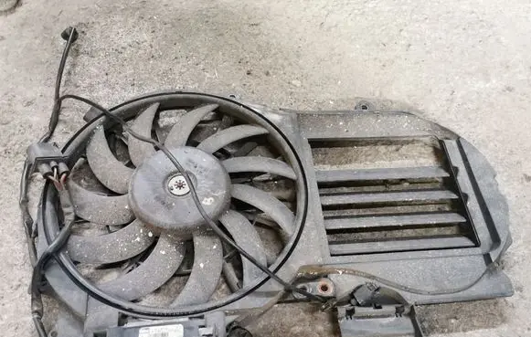 Audi A6 S6 C5 4B Radiator cooling fan shroud 8E0121205Q
