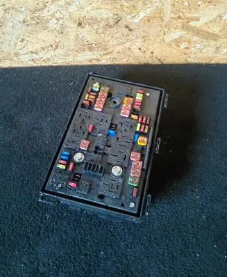 Opel Zafira C Fuse module C1100013