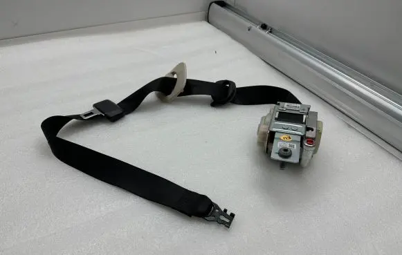 Tesla Model S Front seatbelt 101878800A 3112000205