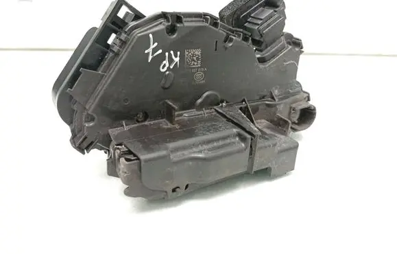 Volkswagen PASSAT B8 Front door lock 5TB837015A
