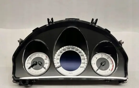 Mercedes-Benz GLK (X204) Speedometer (instrument cluster) A2049005509