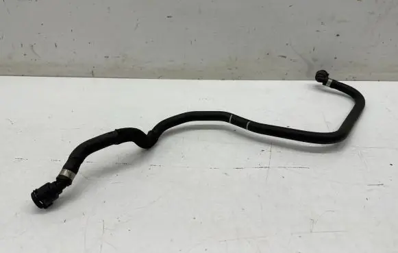 BMW 5 G30 G31 Engine coolant pipe/hose 8602600