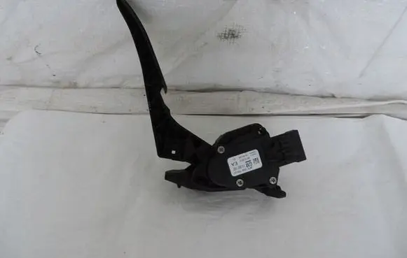 Opel Astra J Accelerator throttle pedal 13252702