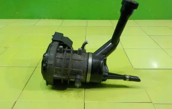 Citroen C4 I Picasso Power steering pump 9670025380