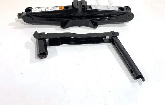 Ford Focus Other under body part DCP917035AA