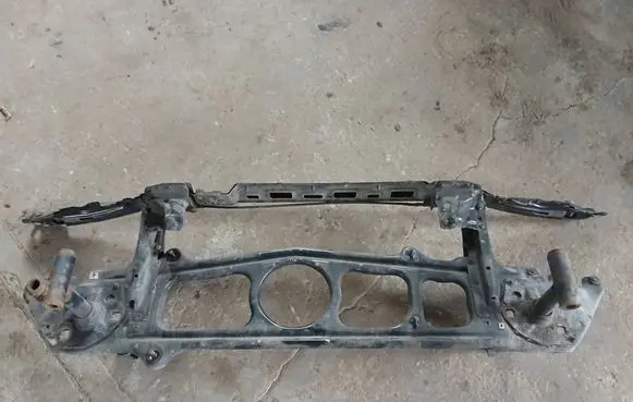 BMW 5 E39 Radiator support slam panel 8362434