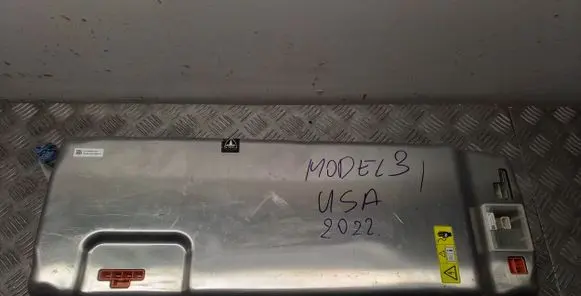 Tesla Model 3 Voltage converter inverter P113555804A
