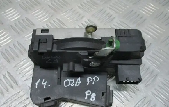 Opel Zafira A Front door lock