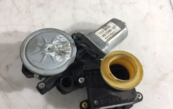 Toyota Corolla Verso AR10 Front door window regulator motor 997249101
