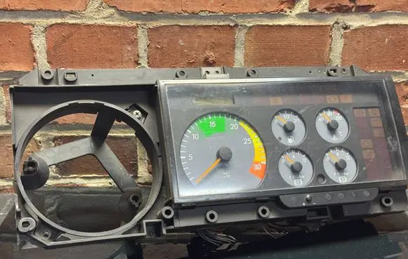 Speedometer (instrument cluster)