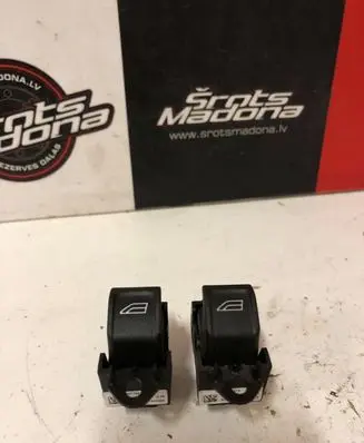Volvo V70 Electric window control switch 30773273