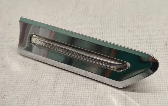 BMW 7 F01 F02 F03 F04 Front fender indicator light 63137203372