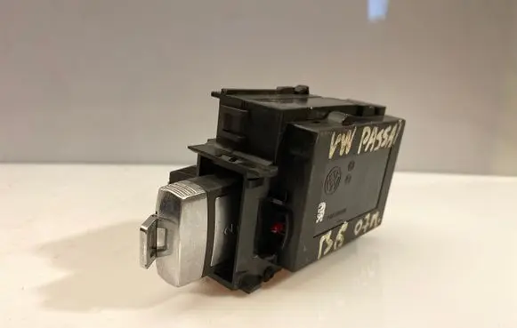 Volkswagen PASSAT B6 Ignition lock 3C0905843R