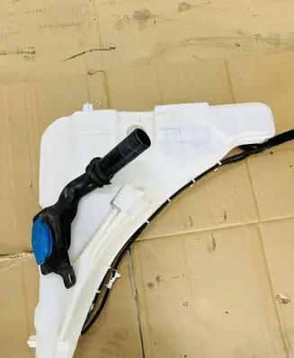 Audi Q7 4M Windshield washer fluid reservoir/tank 4M0955452A
