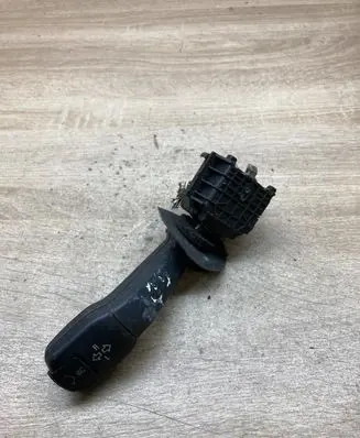 BMW 5 E39 Indicator stalk 8352172