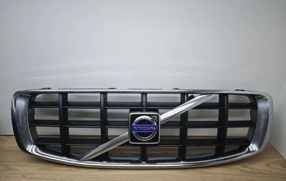 Volvo XC70 Front bumper upper radiator grill 