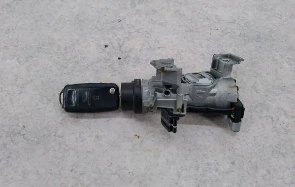 Volkswagen Golf V Ignition lock