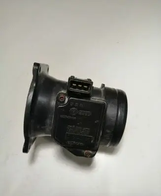 Audi A4 S4 B5 8D Mass air flow meter 058133471