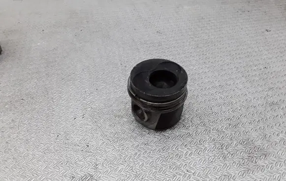 Volkswagen PASSAT B5.5 Piston 