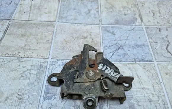 Toyota Yaris Engine bonnet/hood lock/catch