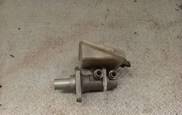 Master brake cylinder
