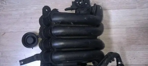 Audi A4 S4 B5 8D Intake manifold 06b133210n