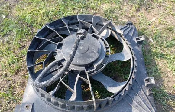 Tesla Model S Electric radiator cooling fan 600835700F