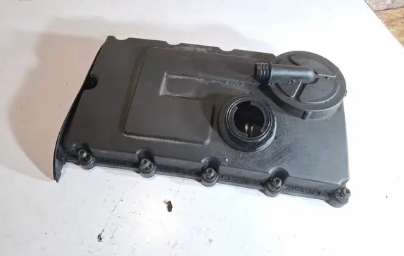 Volkswagen Golf V Rocker cam cover 03G103475