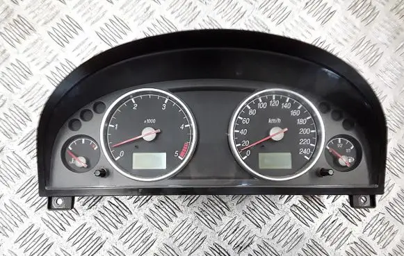 Ford Mondeo Mk III Speedometer (instrument cluster) 1s7f10841