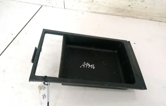 Glove box