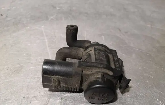 Volkswagen Golf IV Vacuum valve 1J0906283B