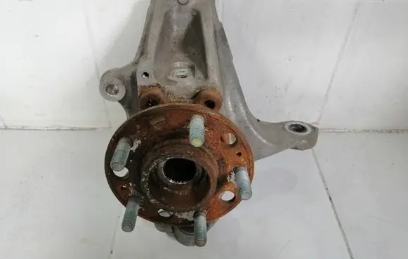 Hyundai i30 Front wheel hub spindle knuckle
