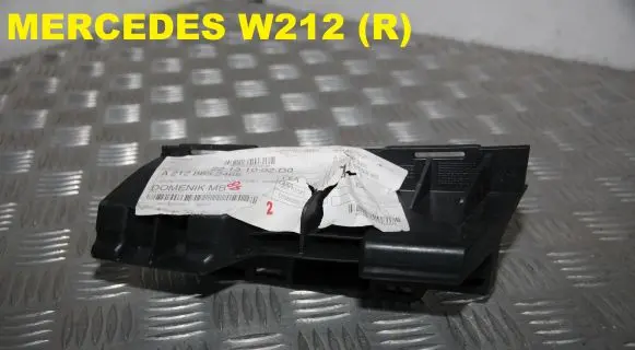 Mercedes-Benz C W203 Front bumper mounting bracket A2128852465 2128852465