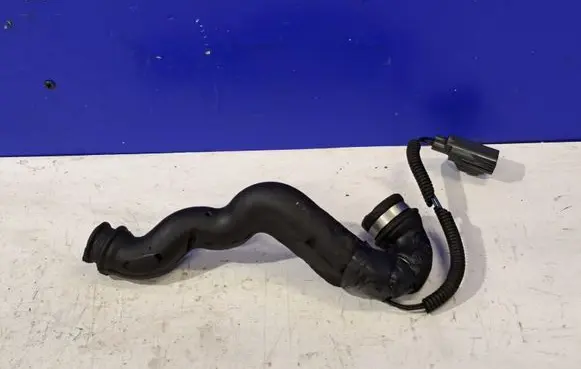 Volvo V70 Breather hose/pipe 30788009