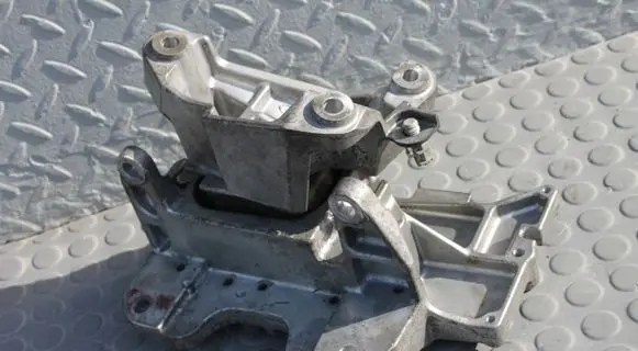 Nissan Pulsar Gearbox mount 1A0E31