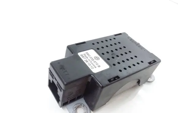Volkswagen Golf VI Aerial antenna amplifier 5M0035570B