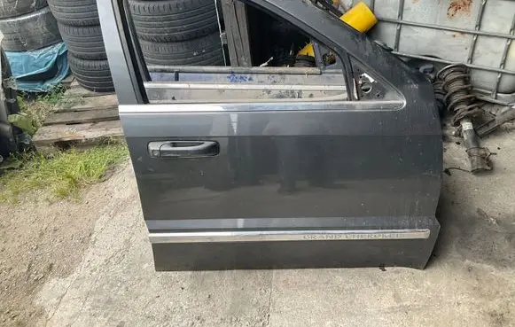 Jeep Cherokee Front door