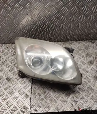 Toyota Avensis T250 Headlight/headlamp