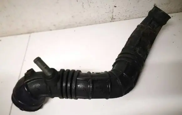 Volvo S40, V40 Air intake hose/pipe MB957388