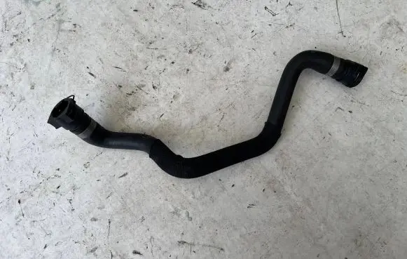 BMW 7 G11 G12 Engine coolant pipe/hose 8572908
