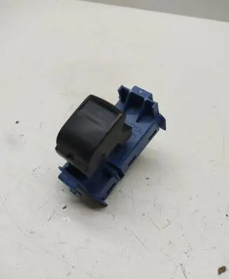 Toyota Avensis T270 Electric window control switch 8481005070