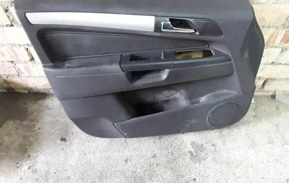Opel Zafira B Front door card panel trim 13266535
