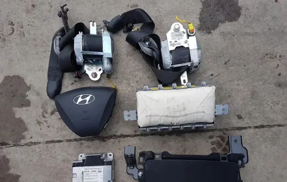 Hyundai i40 Set of seat belts 