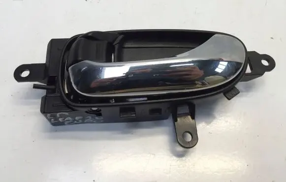 Nissan Leaf II (ZE1) Front door interior handle