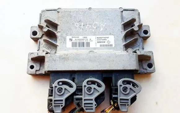 Renault Twingo II Engine control unit/module S120200113 8200774747