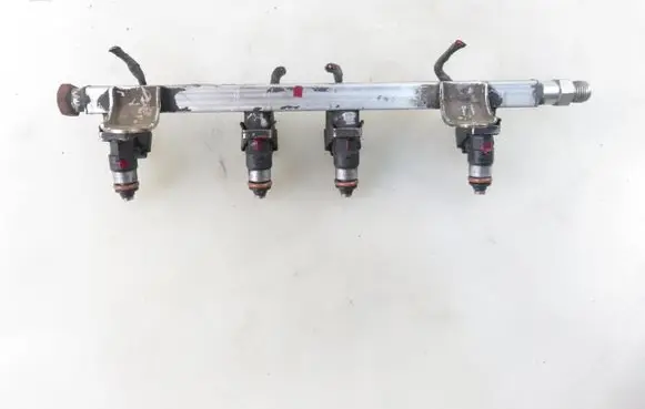 Volkswagen Touran I Fuel main line pipe 06G133317