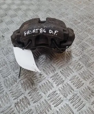 Volkswagen PASSAT B6 Front brake caliper 
