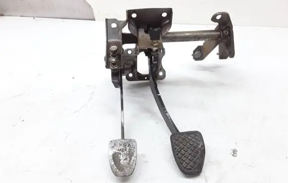 Subaru Legacy Pedal assembly 