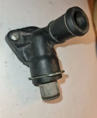 Volkswagen Golf III Thermostat/thermostat housing 021121133D